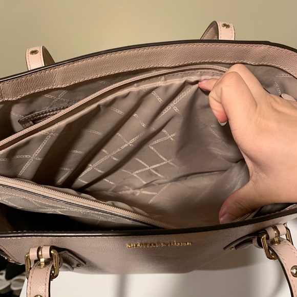 Michael Kors handbag - Picture 7 of 8